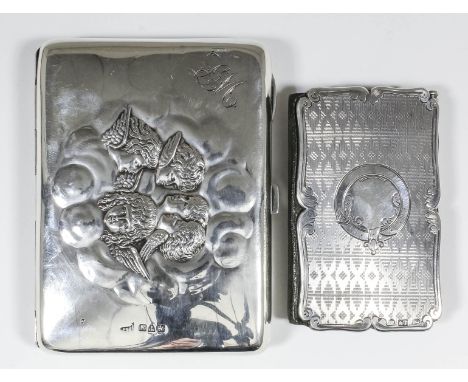 A George V silver rectangular card case/aide memoire, the front and back embossed with five winged angels heads, 4.25ins x 3i