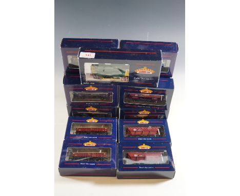 Eight boxed Bachmann open box mineral wagons, six boxed covered hopper wagons and a boxed Bachmann 08 Diesel shunter 08585 Fr