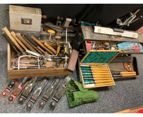 Woodwork tools and equipment - Bailey planes, numbers 4, 5, and 5 1/2, Stanley No. 78 Fillister plane;  a Wickes 4-speed wood