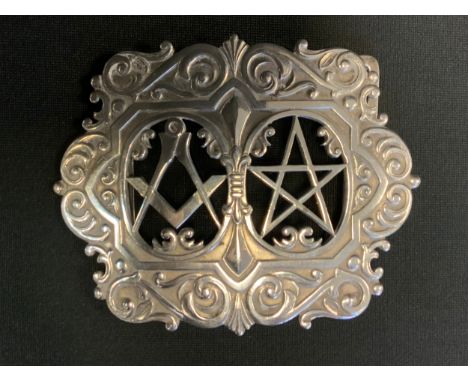 Masonic Intertest  - An Elizabeth II Masonic Nurses belt buckle, Toye Kenning and Spencer, Birmingham 1967, the heavy buckle 