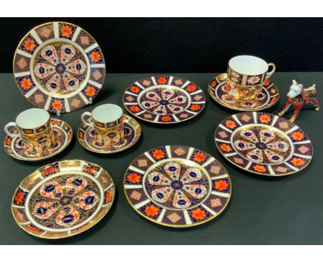 A pair of Royal Crown Derby Imari 1128 pattern coffee cans and saucers, two tea saucers,  four side plates,; 2541 pattern tea