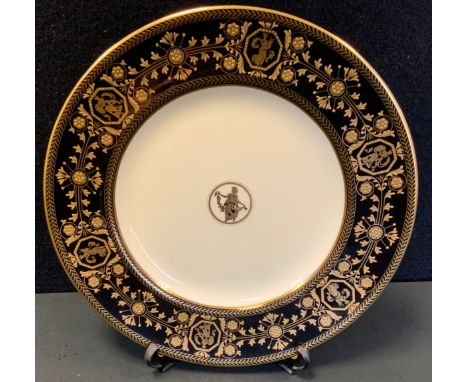 A Wedgwood Astbury pattern dinner plate, 27cm diameter 