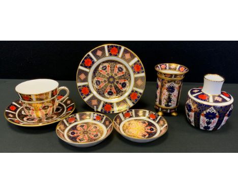 Royal Crown Derby 1128 pattern tea cup and saucer, shouldered vase; pair of trinket dishes; etc 