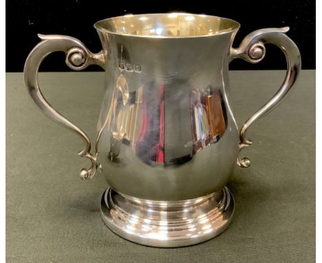 An Elizbeth II silver twin handle loving cup, RGL, Sheffield 1978, 458.5g 