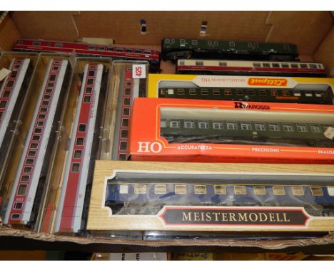 10 FLEISCHMANN BOXED EPOCH IV-V DB COACHES BLUE, & PINK/WHITE PLUS 3 U/B LILIPUT SPIESERAUM