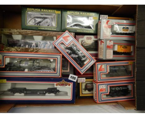 17 BOXED WAGONS : MAINLINE, LIMA & REPLICA