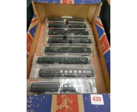 FLEISCHMANN 9 BOXED DB GREEN COACHES INC : 5101, 5104 A GOOD RAKE EP IV-V