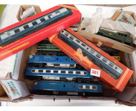 MIXED TRIANG INC 3 CAR PULLMAN, CLASS 31 ALIVE, ALL U/B ,R 230 GOLDEN ARROW BOXED COACH AND OTHER TRIANG WAGONS