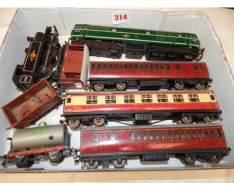 MIXED HORNBY DUBLO COACHES, TRIANG CLASS 31 & JINTY TANK ALL U/B N/R