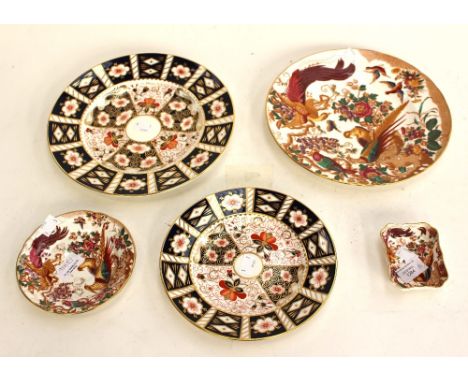 Royal Crown Derby Imari palette patter 2451 dinner and dessert plates, Old Avesbury dinner plate, trinket dish and saucer. (5