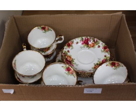 A Royal Albert 'Old Country Roses' part teaset, comprising eight cups, six saucers and six plates. (20)