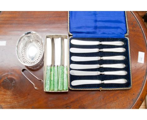 An Edwardian Birmingham sweetmeat basket and a pair of Sheffield sugar tongs, 2.105 troy oz, approximately 65.6 grams approxi