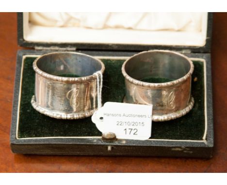 A pair of cased silver napkin rings, Sheffield 1919, Walker and Hall 