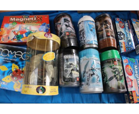 Lego Bionicle - six containers, Robo-nagi boxed robot toy, Rose Art Magnelix. (13)