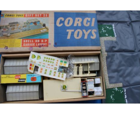 Corgi Toys Gift set no 25 Shell or BP garage layout, boxed.