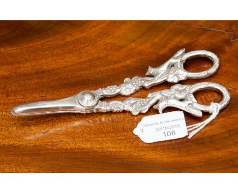 A pair of Elizabeth II cast silver grape shears, marked for Sheffield 1972, length 15.5 cm weight 131.8 g / 4.2 ozt approx 