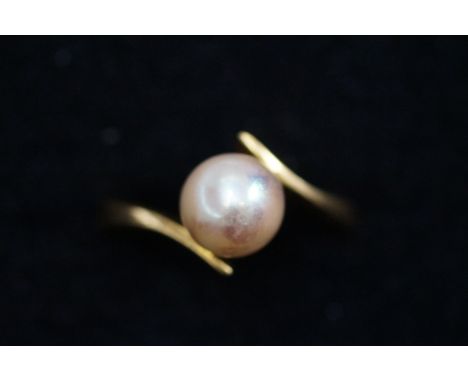 Gold ring set with single pearl stamped 850 Size L 