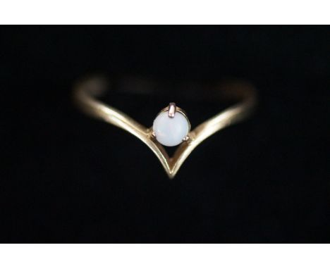 9ct Gold wish bone ring set with opal Size P 