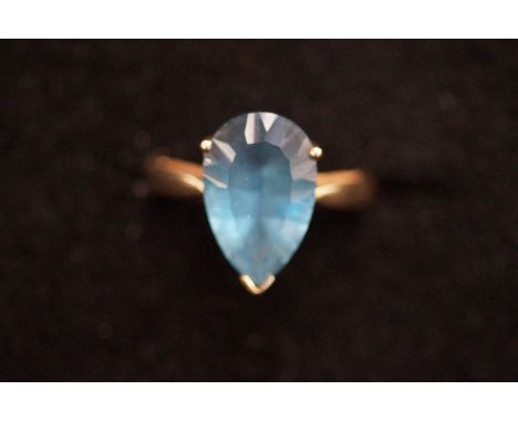 9ct Gold unmarked pear shaped, blue stone ring Size P