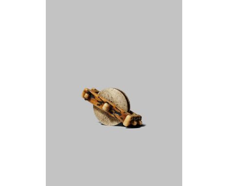 AN UNUSUAL JAPANESE STAG ANTLER NETSUKE MEIJI 1868-1912 Depicting a movable pulley, keyaki, unsigned, 4.6cm.