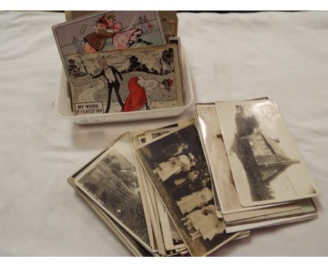 A mixed selection of vintage postcards to include local scenes
