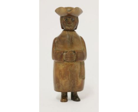 A yew wood cleric snuff box,18th century, modelled wearing a tricorn hat, glass eyes, his hands clasped, the back hinged,9.5c