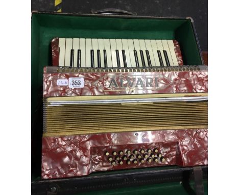 ALVARI ACCORDION