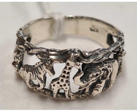 SILVER RING WITH AFRICAN ANIMALS IN BAND