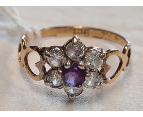 SMALL 9ct CLUSTER RING, SIZE J