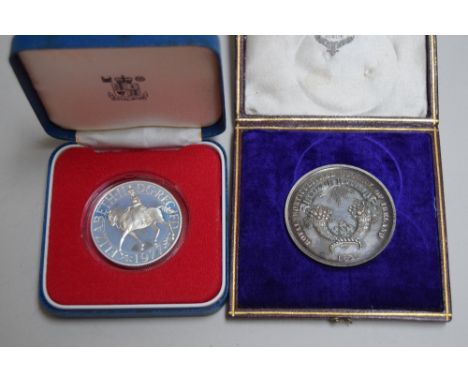 A sterling silver Royal Mint proof crown coin, issued to commemorate The Queen's Silver Jubilee in 1977, in original box and 