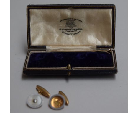 A pair of 18ct gold cufflinks, one with a mother of pearl inlay, in a 'The Goldsmiths & Silversmiths Company' box, gross weig