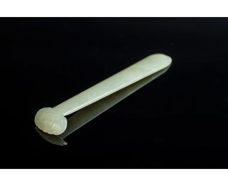 Chinese Art. A Chinese jade hair pin with ruyi shaped finial . Cm 12,50. 