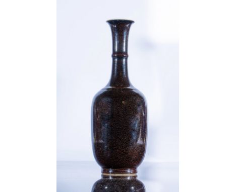 Chinese Art. A Fur's hair black glazed porcelain bottle bearing a six character Kangxi mark at the base China,19th - 20th cen