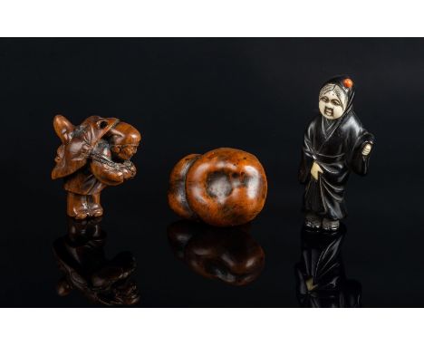 Japanese Art. Lot composed of three wooden netsuke Japan, Meiji period. Japanese mushrooms group comprising two large and one