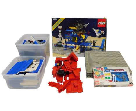 Lego, including Lego bases, various Lego components, etc. (1 box) 