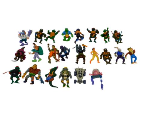 Various Teenage Mutant Hero Turtle figures, including Foot Clan, Splinter, Leonardo, Rafael, Donatello, Michelangelo, Shredde