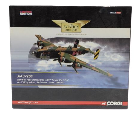 Corgi The Aviation Archive 1:72 scale AA37204 Handley Page Halifax B.III LV607 'Friday 13th', number 158 Squadron, RAF Lisset