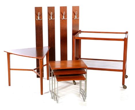 4x 1960s b.u. mobile teak coffee table with shelf, 68 cm wide, triangle coffee table, 64 cm wide, mimiset on metal base, wide