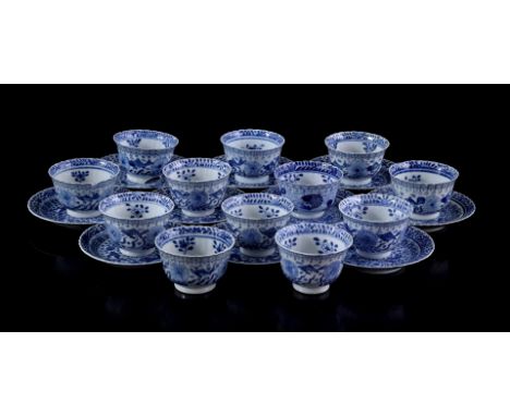 12 porcelain bowls and 10 saucers with fish decor, Kangxi mark, China, 18th century (various rim chips and hairlines)