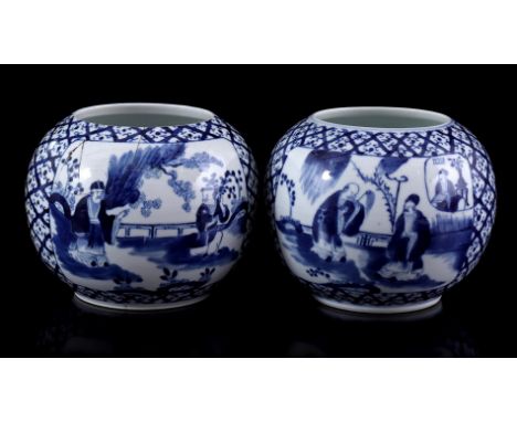 2 porcelain ball vases depicting wise men in cartouches and Kangxi mark, China 19th century, 12.5 cm high, 16 cm. diameter (1