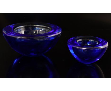 Set of decorative dishes / tea light holders, blue, Anna Ehrner for Kosta Boda, model Atoll, 8 cm high, 18 cm diameter and 6 