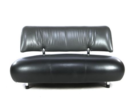 Roy de Scheemaker (1960-)Gray black leather 2-seater sofa on a chromed metal frame, design Roy de Scheemaker for Leolux, mode