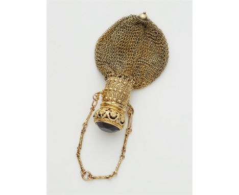 14 kt Gelbgold. In antiker Vasenform. Ovaler Beutel aus feinem Goldgeflecht, der fein reliefierte "Hals" Zieharmonika-artig a