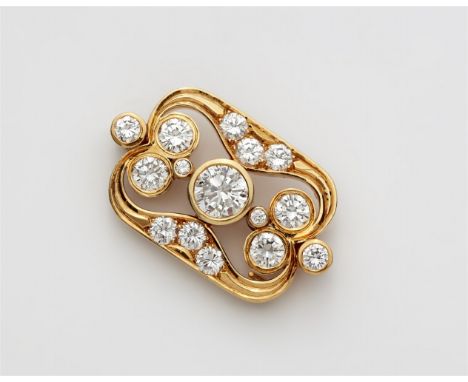 18 kt Gelbgold. Durchbrochene abgerundete Rechteckform und ausgefasst mit 15 Diamanten im Brillant-Vollschliff (4 x ca. 0,33 