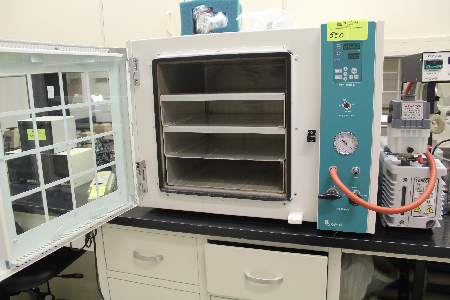 Jeio Tech Vacuum Oven, M OV12, S/N S089121, W/ Vacuum Pump. **PLEASE