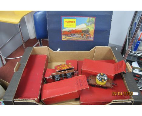 A Hornby "O" Gauge/7mm Boxed No 601 Clockwork Goods Set, comprising Type 501 0-4-0 locomotive and tender, L.N.E.R green R/No 