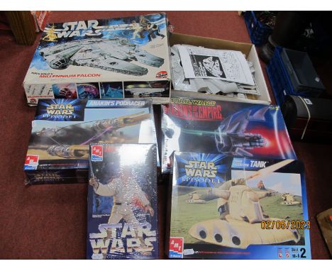 Five AMT Airfix Star Wars Themed Plastic Model Kits, comprising of AMT #837Y Shadows of The Empire Virago, #8783-1000 Luke Sk