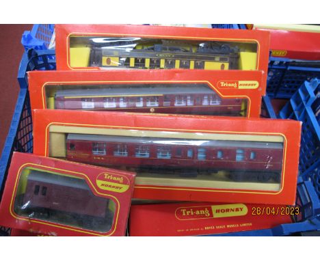 Six Boxed Tr-ang Hornby Coaches, including R.228, R.422, R.622, R.423A, R623 plus boxed rolling stock, some crushing to boxes