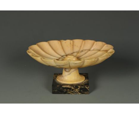 A 19TH CENTURY GRAND TOUR TYPE ORNAMENT: A PALE YELLOW MARBLE BASIN of oval lobed form, on a rectangular base, 8.5" wide