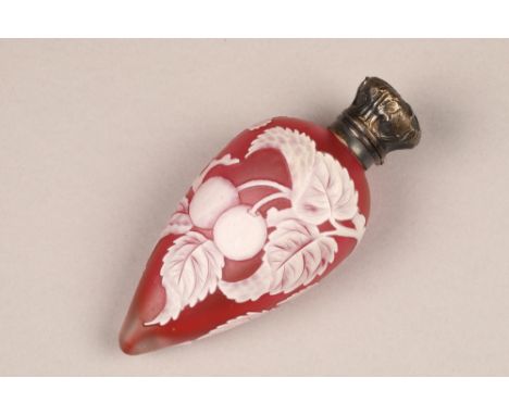 Thomas Webb red cameo glass scent bottle, unmarked white metal top, decorated with berries and leaves, in a fitted Mappin Bro